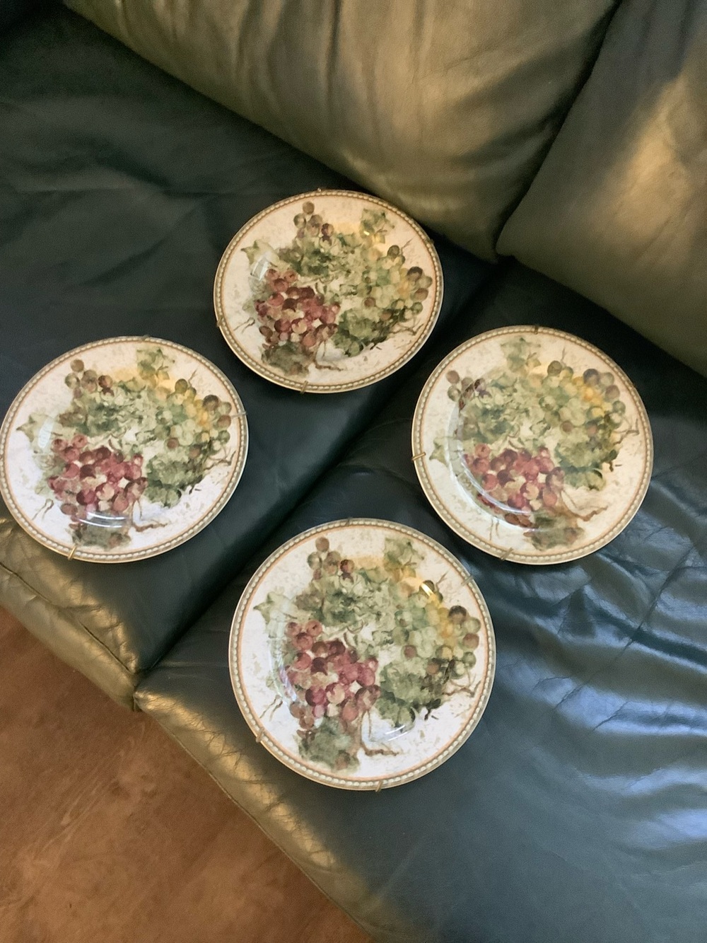 Set of four vintage matching decorative Sakura Oneida plates with plate hangers